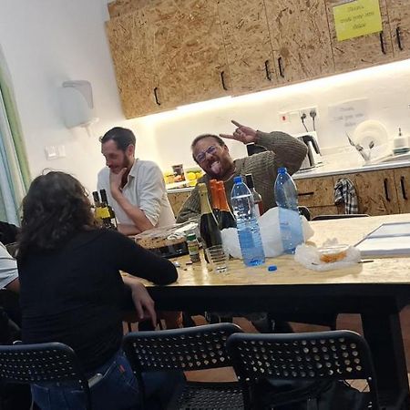 Bee Hostel بافوس المظهر الخارجي الصورة
